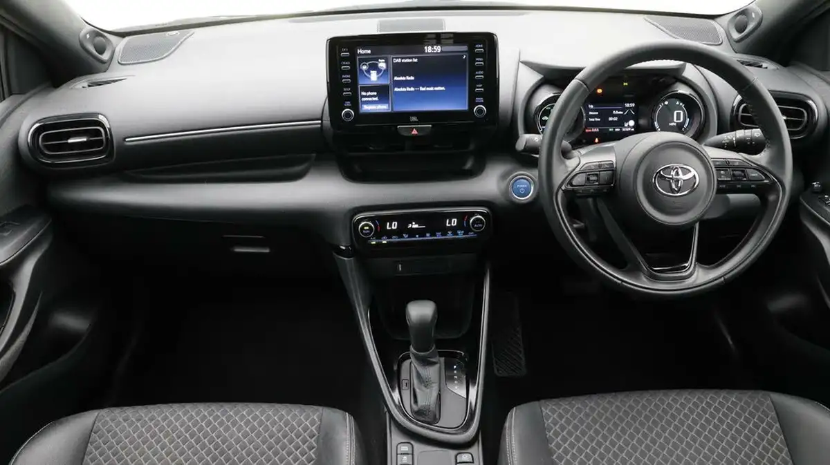 2022-toyota-yaris-15-vvt-i-dynamic-big-13