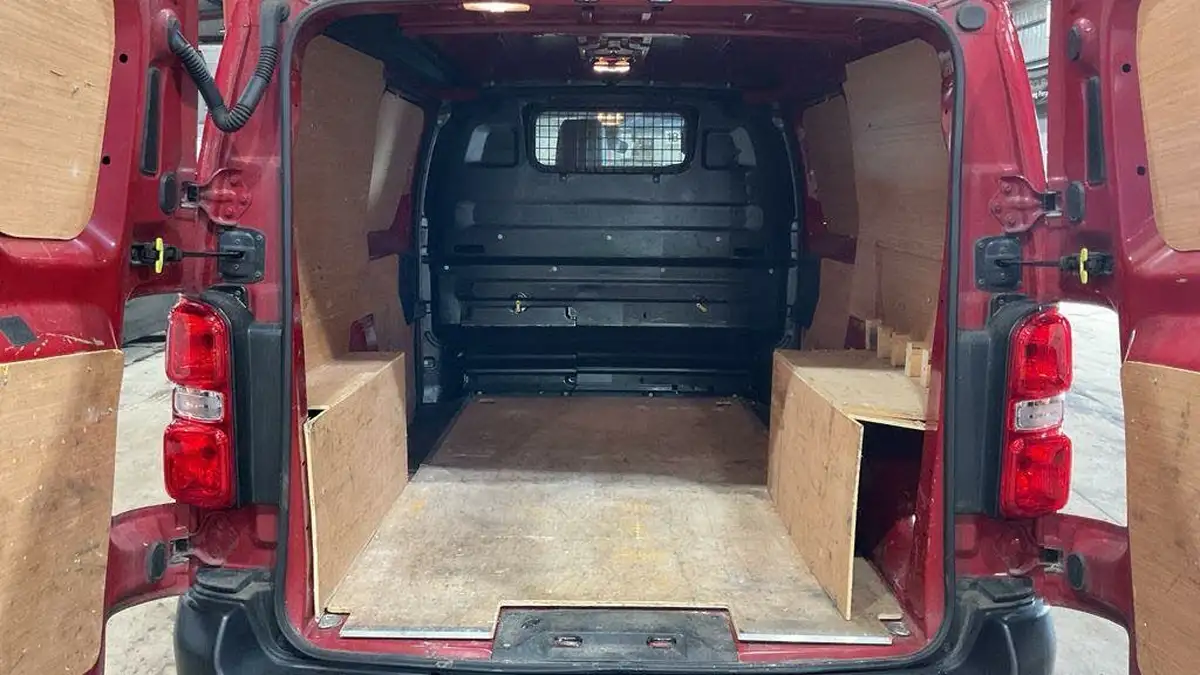 2020-toyota-proace-20d-icon-medium-120hpeu6dt-e-panel-big-7