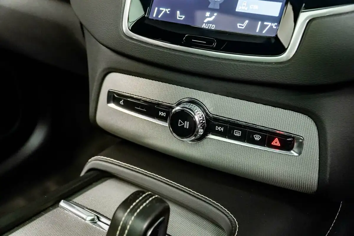 2021-volvo-xc90-20-t8-r-design-pro-455bhp-big-40