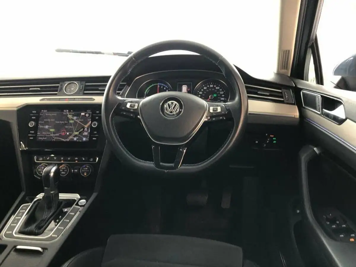 2018-volkswagen-passat-14-tsi-gte-estate-5d-big-20