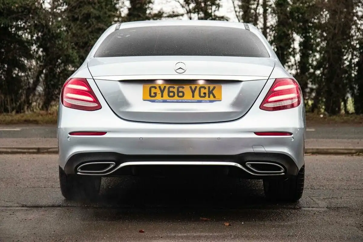 2016-mercedes-benz-e-class-20d-e220d-amg-line-ss-saloon-4d-big-5