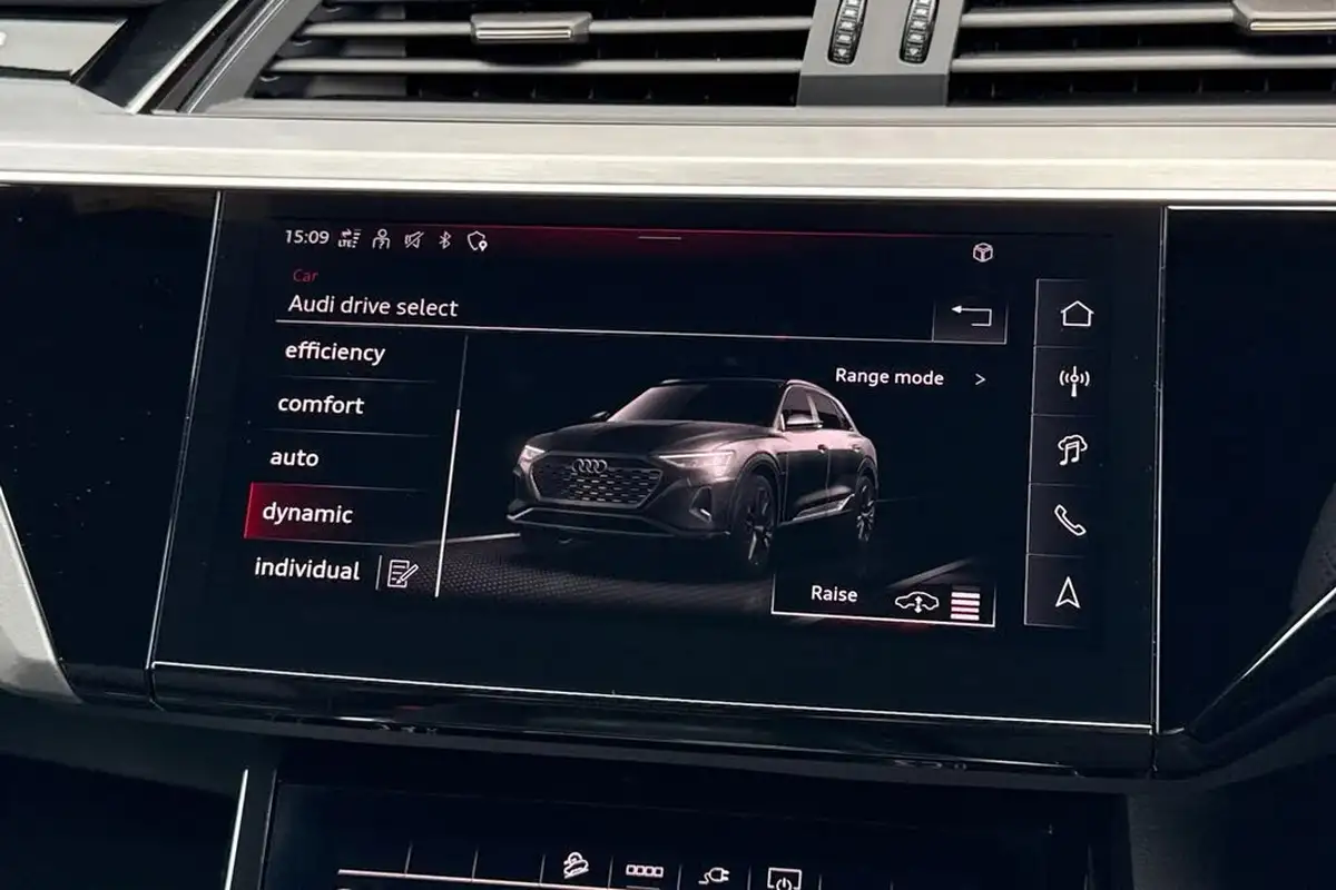 2024-audi-q8-e-tron-55e-s-line-suv-big-34