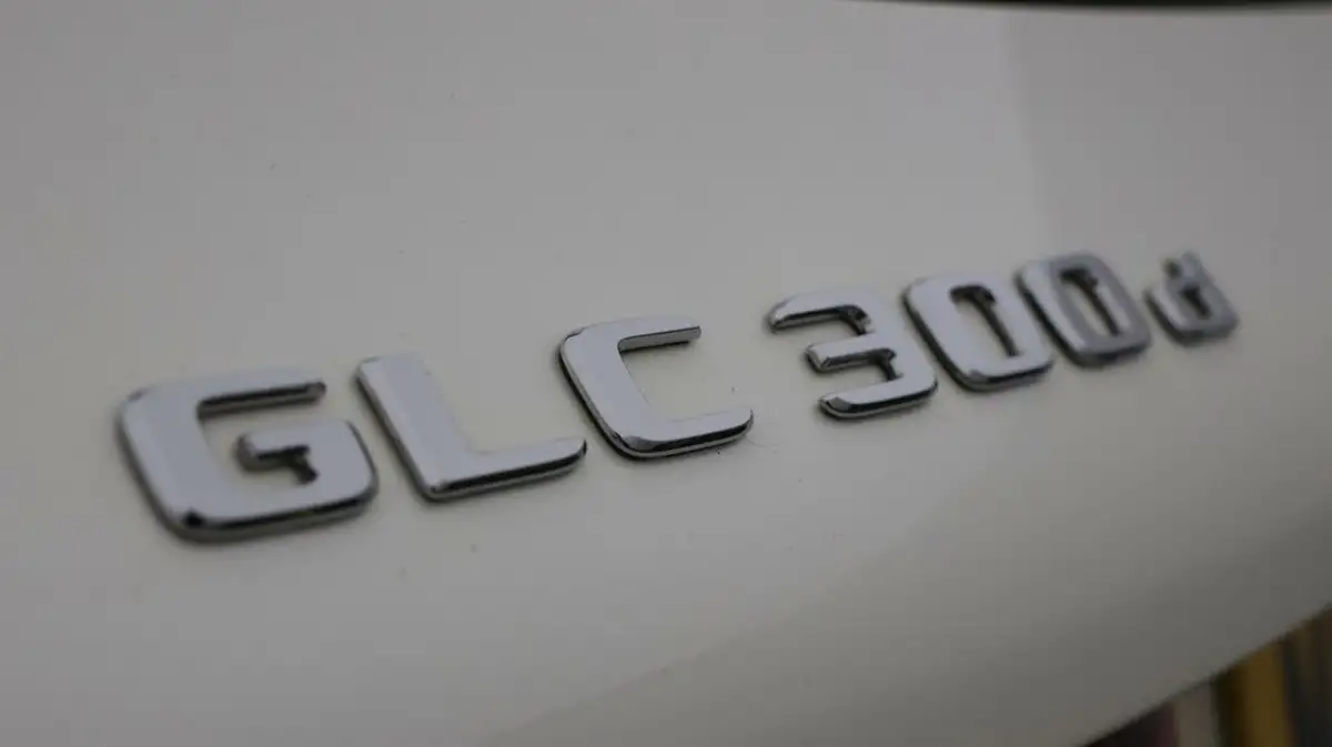 2022-mercedes-benz-glc-class-20d-glc300d-amg-line-premium-plus-245ps-station-wagon-5d-1950cc-big-20