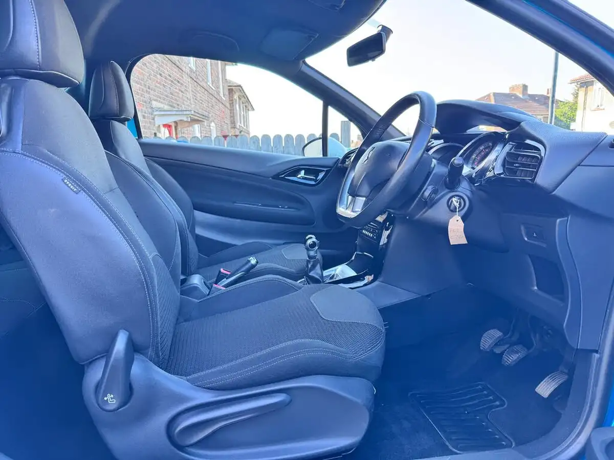 2012-citroen-ds3-16-dstyle-big-26