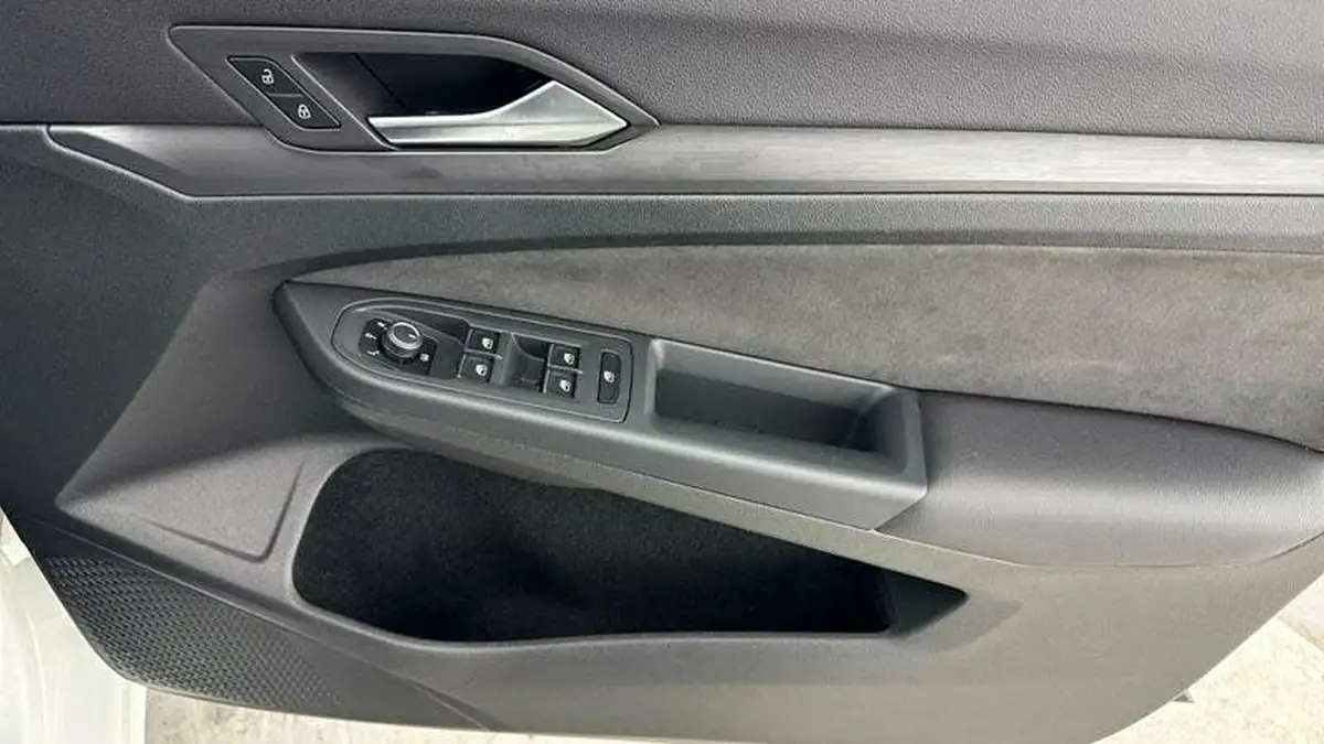 2023-volkswagen-golf-15-tsi-style-edition-150ps-big-18