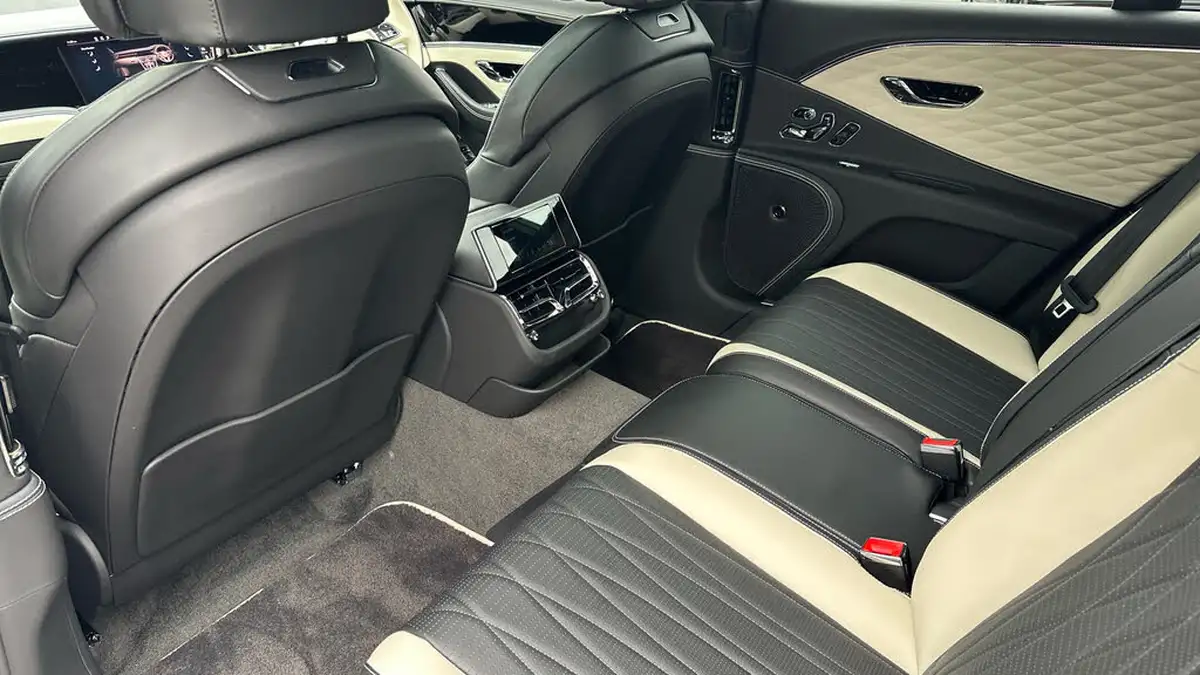 2023-bentley-flying-spur-40-v8-mulliner-big-14
