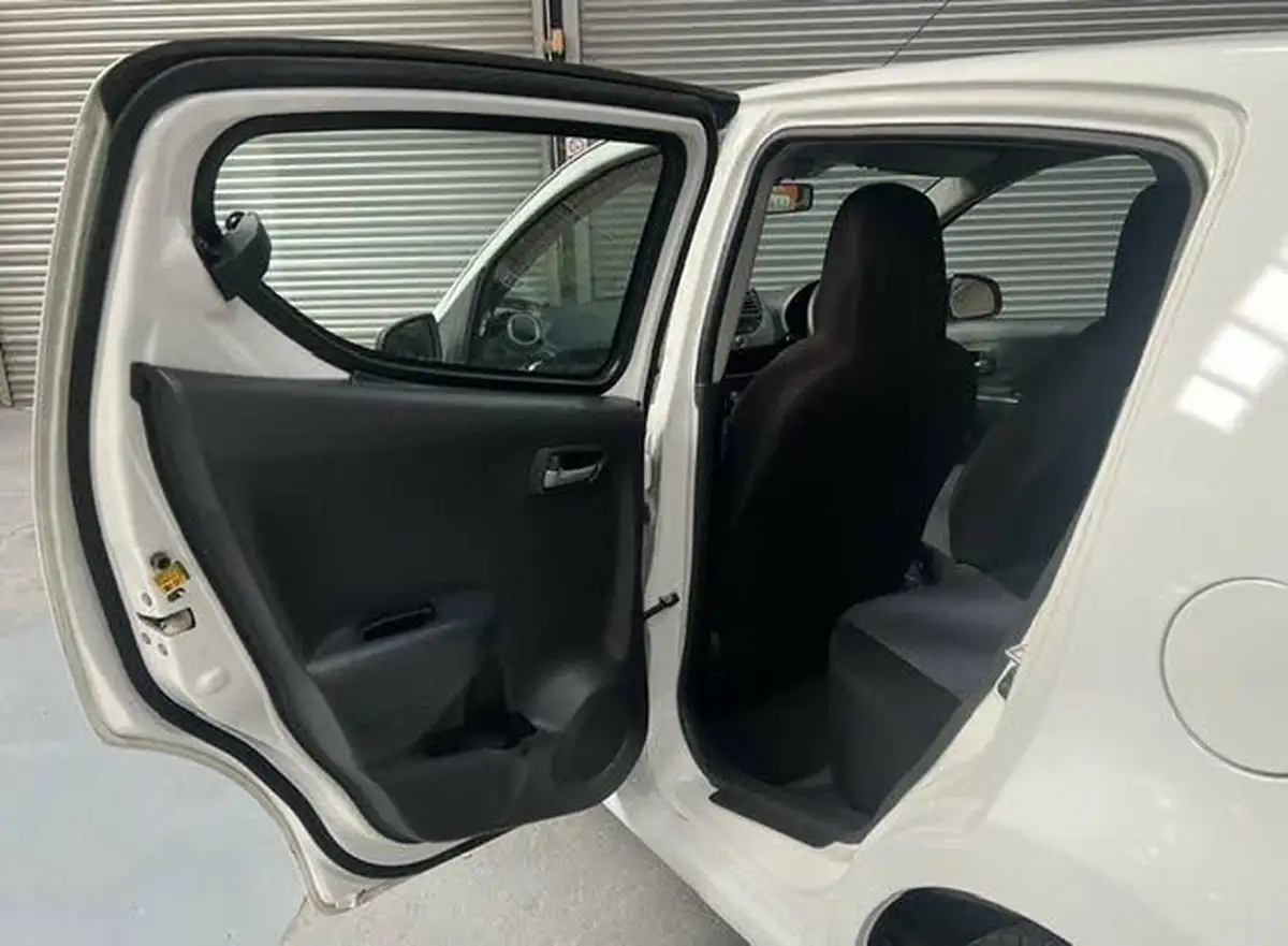 2014-suzuki-alto-10-sz-big-18