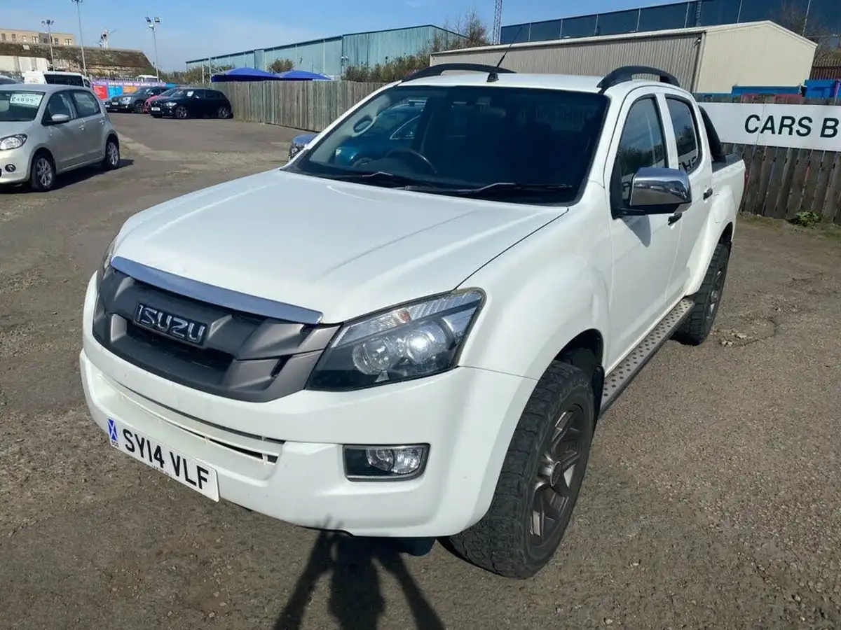2014-isuzu-d-max-25td-venetian-red-blade-big-2