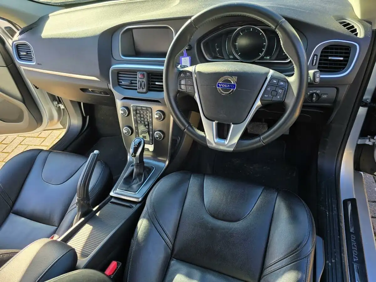 2015-volvo-v40-20td-d4-se-lux-geartronic-big-39