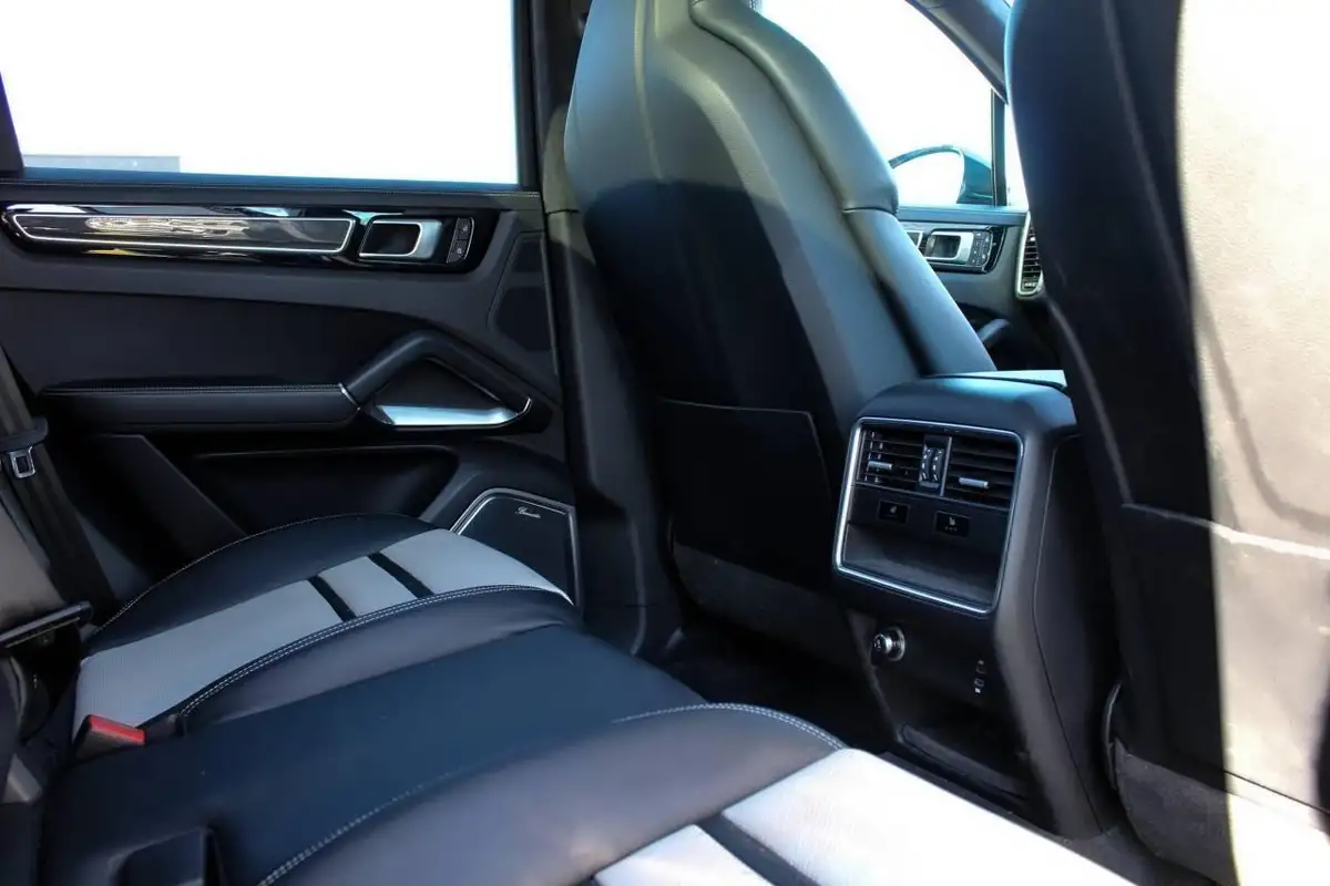 2022-porsche-cayenne-40-v8-turbo-s-e-hybrid-station-wagon-big-28