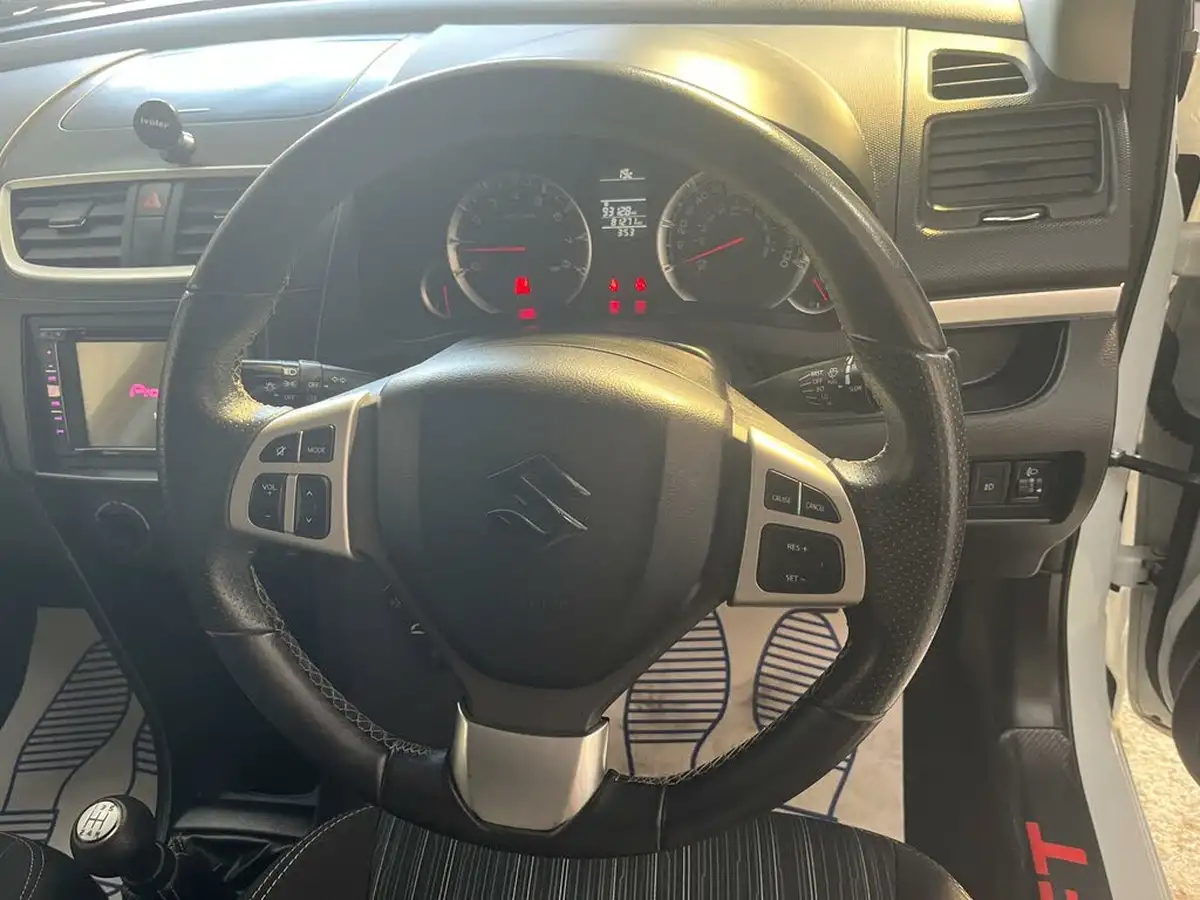 2017-suzuki-swift-12-sz-l-5d-big-22