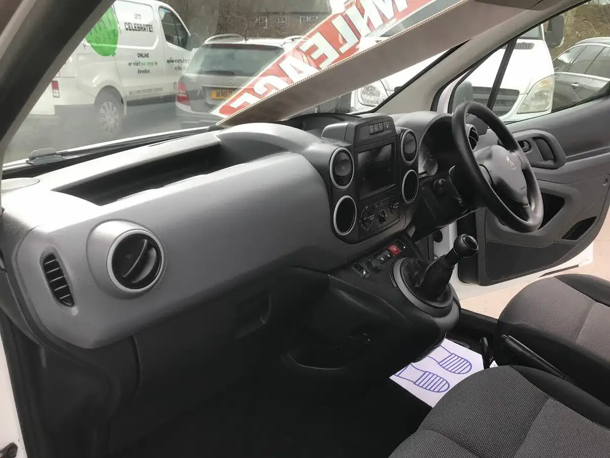 2018-peugeot-partner-16bluehdi-professional-l1-100pseu6-854-big-8