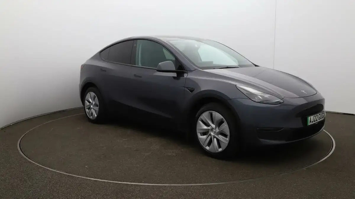 2022-tesla-model-y-e-long-range-big-36