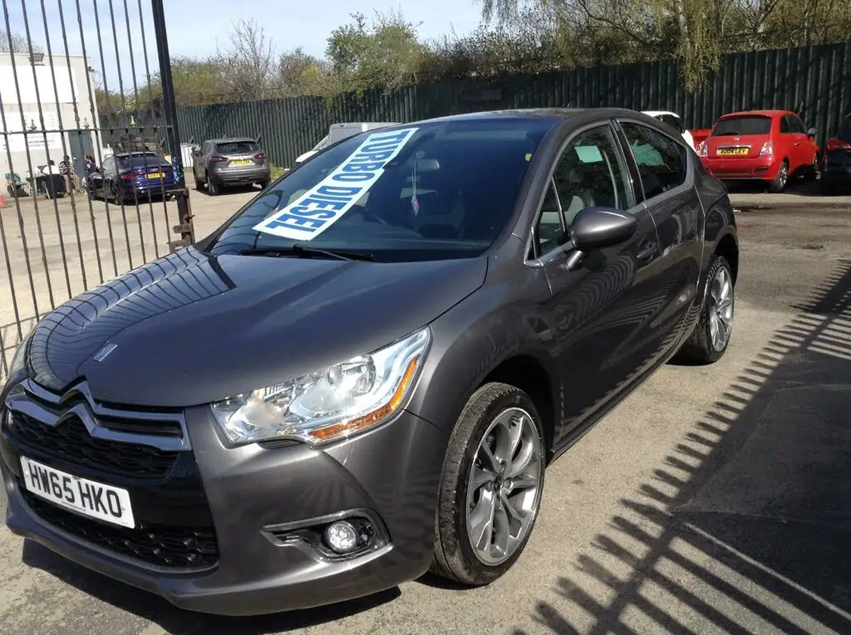 2015-ds-ds-4-20bluehdi-dstyle-nav-150ps-big-2