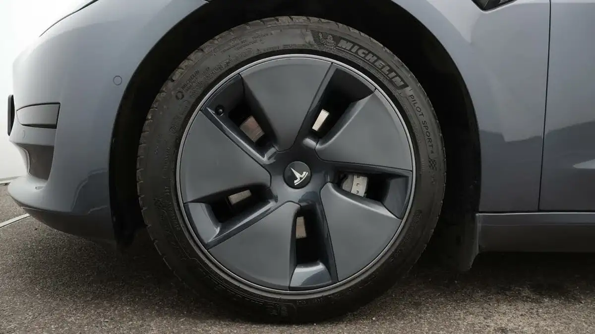 2021-tesla-model-3-e-standard-plus-big-18