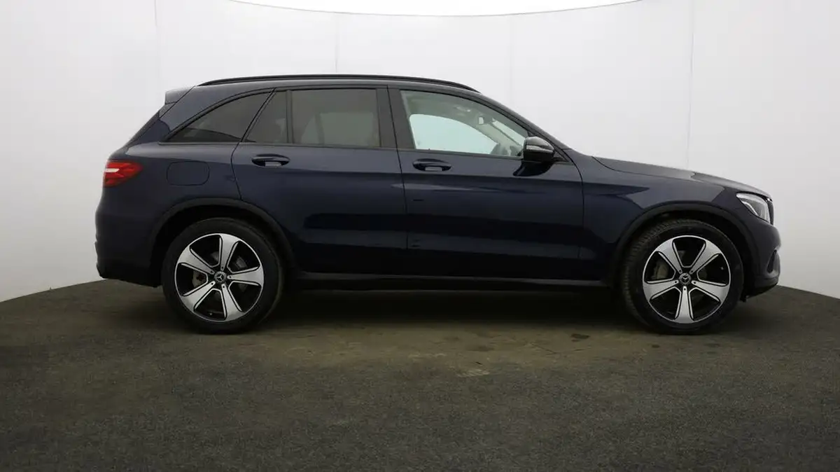 2018-mercedes-benz-glc-class-21d-glc220d-urban-edition-big-46