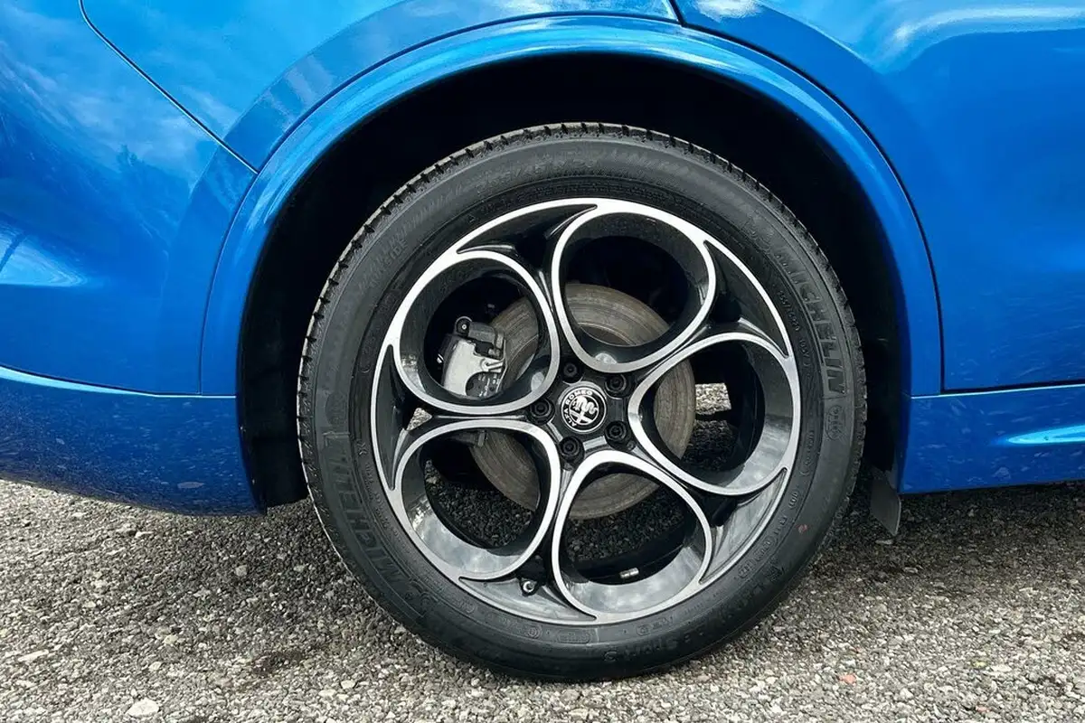 2022-alfa-romeo-stelvio-20-veloce-big-4