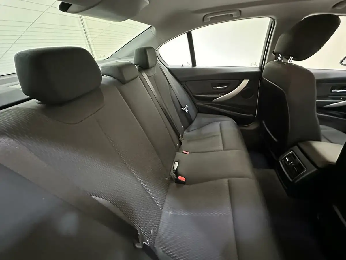 2016-bmw-3-series-15-318i-se-saloon-4d-big-16