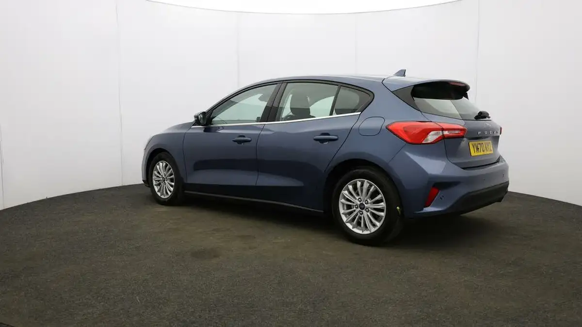 2021-ford-focus-15-titanium-edition-hatchback-big-4