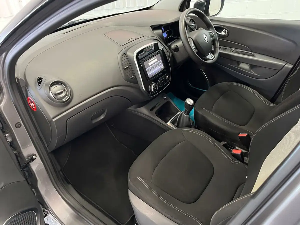 2018-renault-captur-09-tce-iconic-big-12