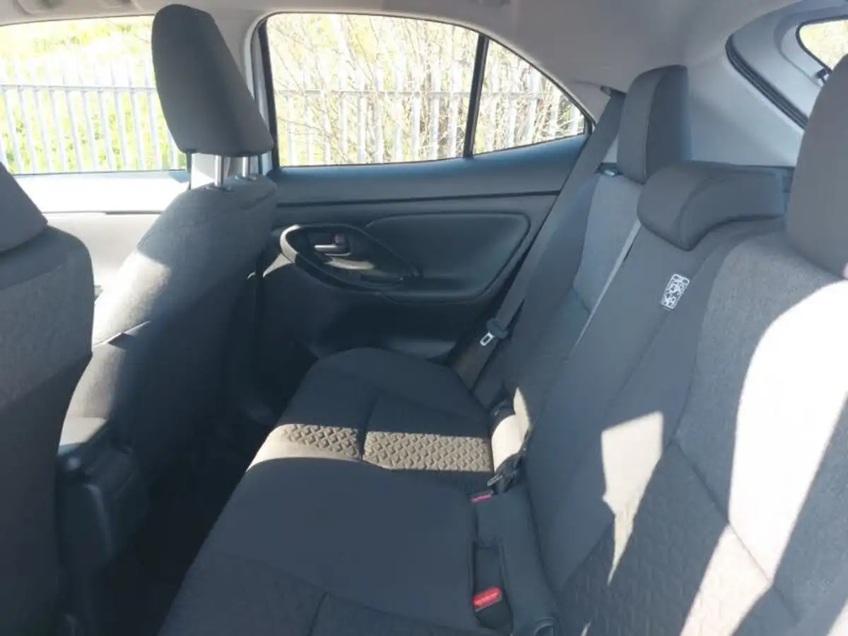 2023-toyota-yaris-cross-15-vvt-i-icon-big-5