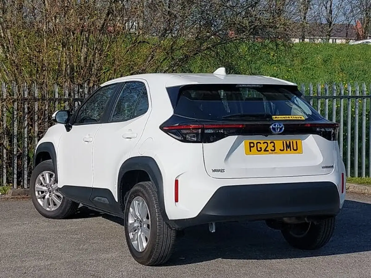 2023-toyota-yaris-cross-15-vvt-i-icon-big-1