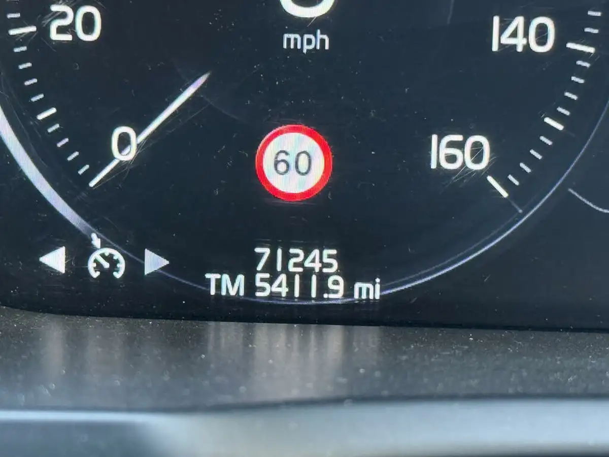 2016-volvo-xc90-20td-momentum-big-20