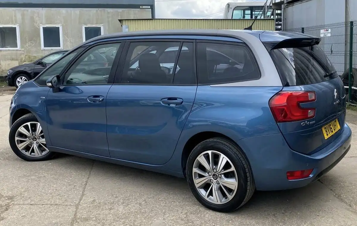2016-citroen-grand-c4-picasso-16bluehdi-exclusive-big-3