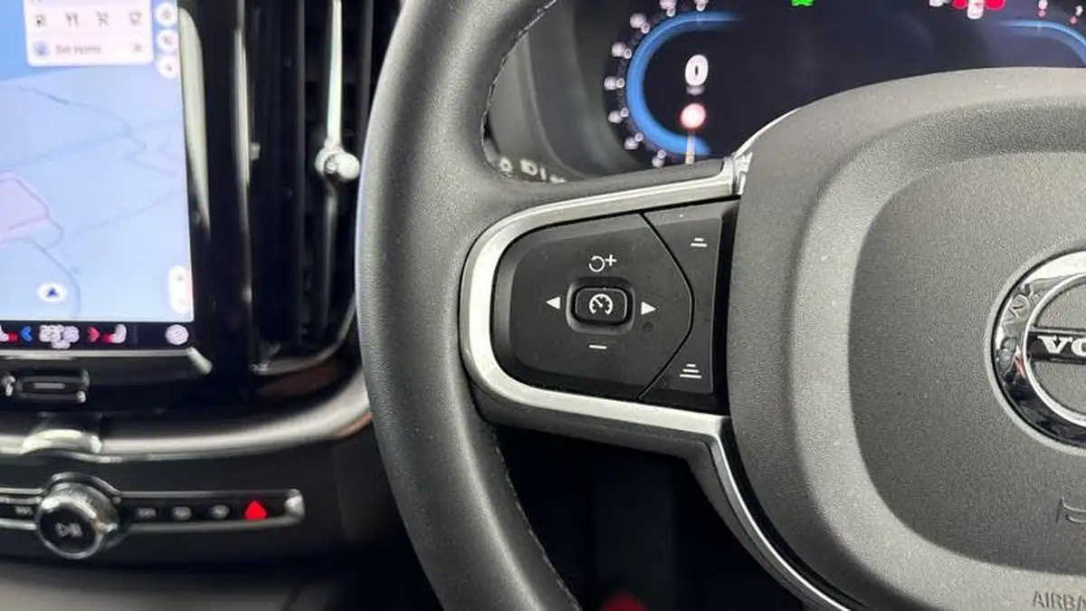 2021-volvo-xc60-20-b5-momentum-awd-big-22