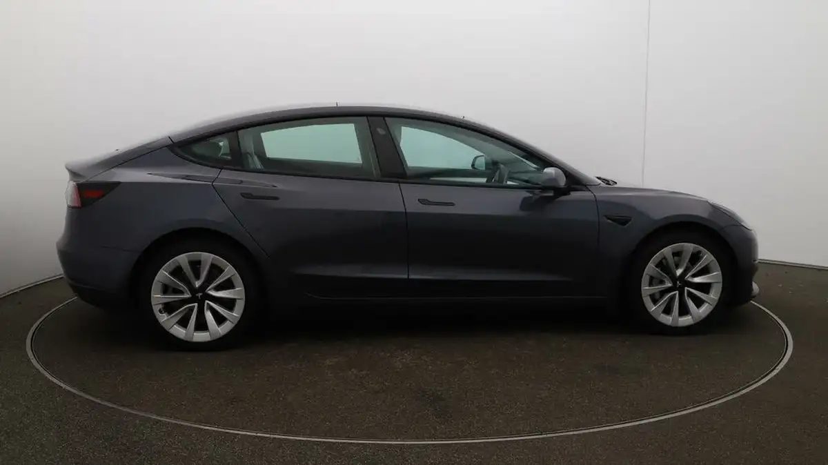 2022-tesla-model-3-e-long-range-big-48