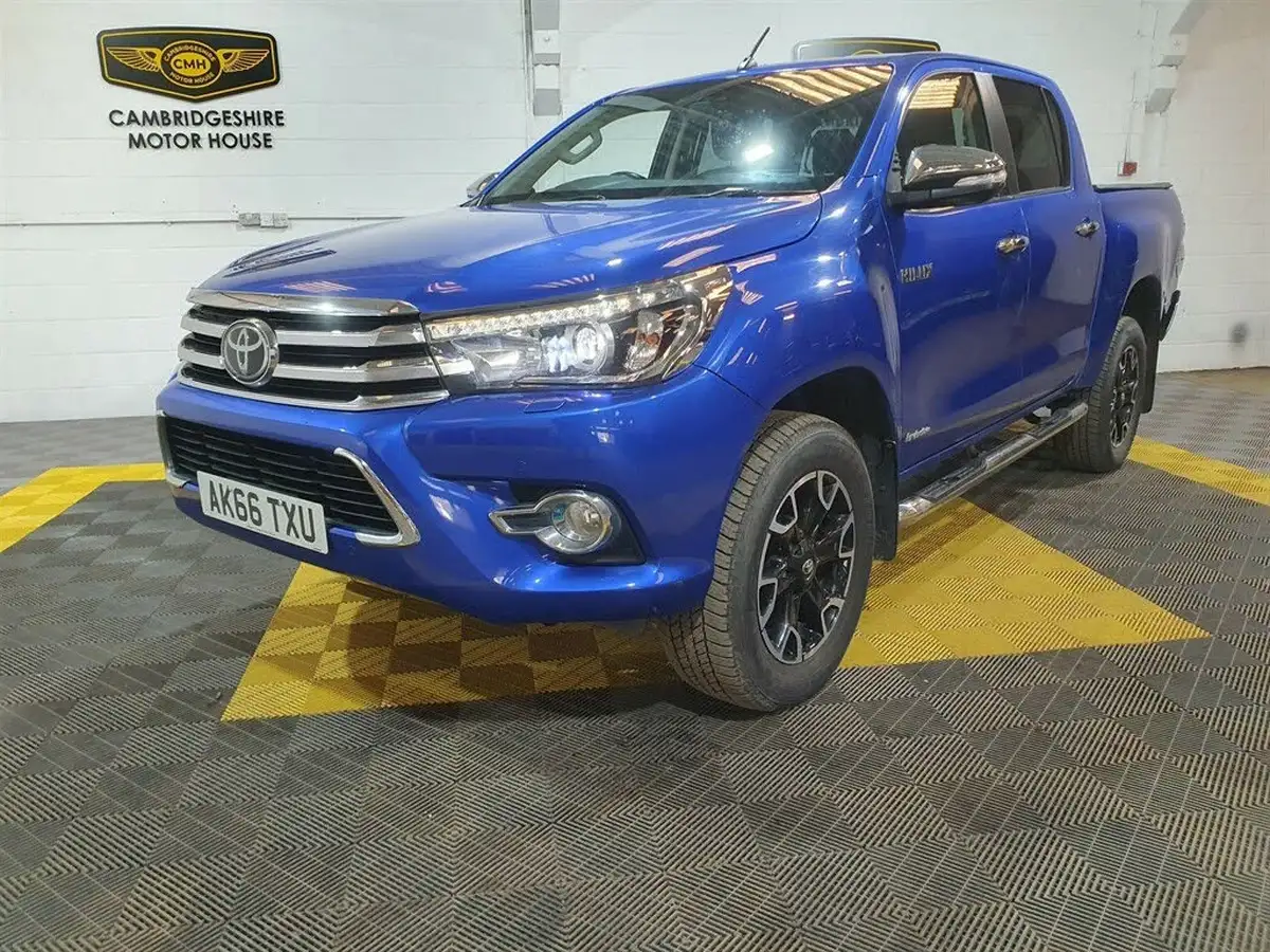 2016-toyota-hi-lux-24d-invincible-x-auto-big-3