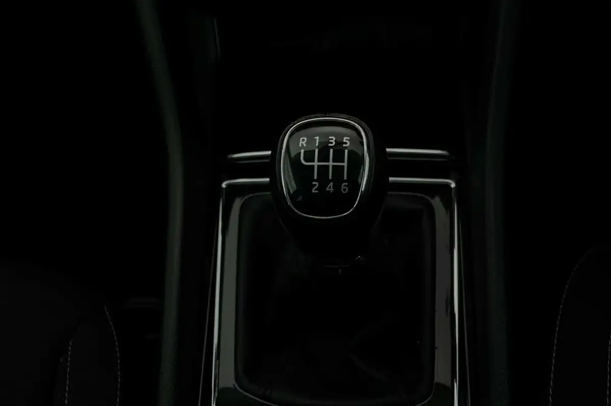 2022-skoda-karoq-15-tsi-se-technology-big-11