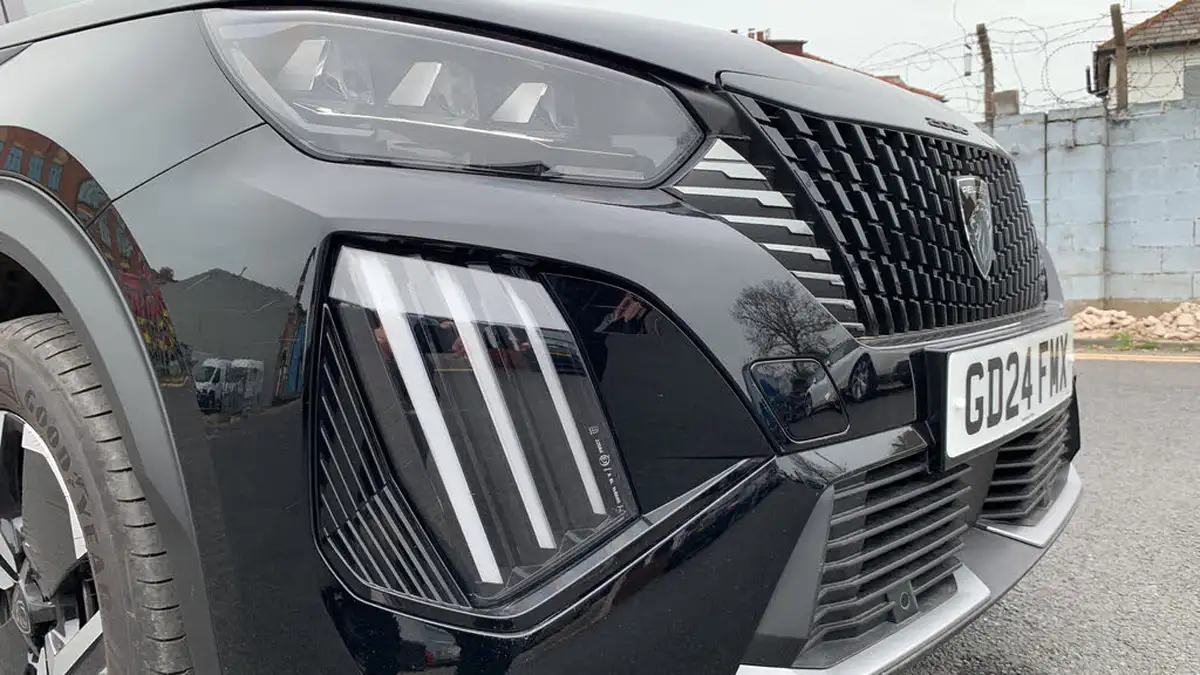 2024-peugeot-2008-suv-12-puretech-gt-130ps-eat8-big-14
