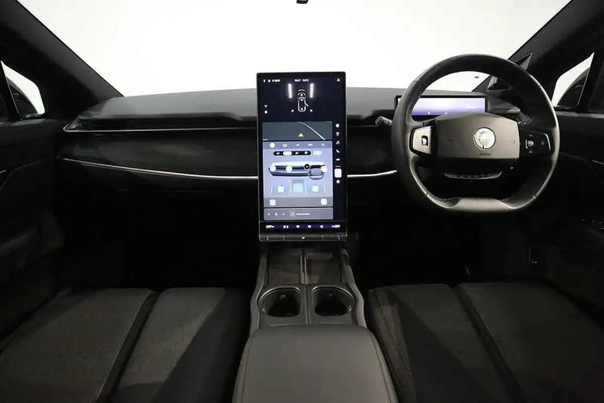 2024-fisker-ocean-e-sport-big-33