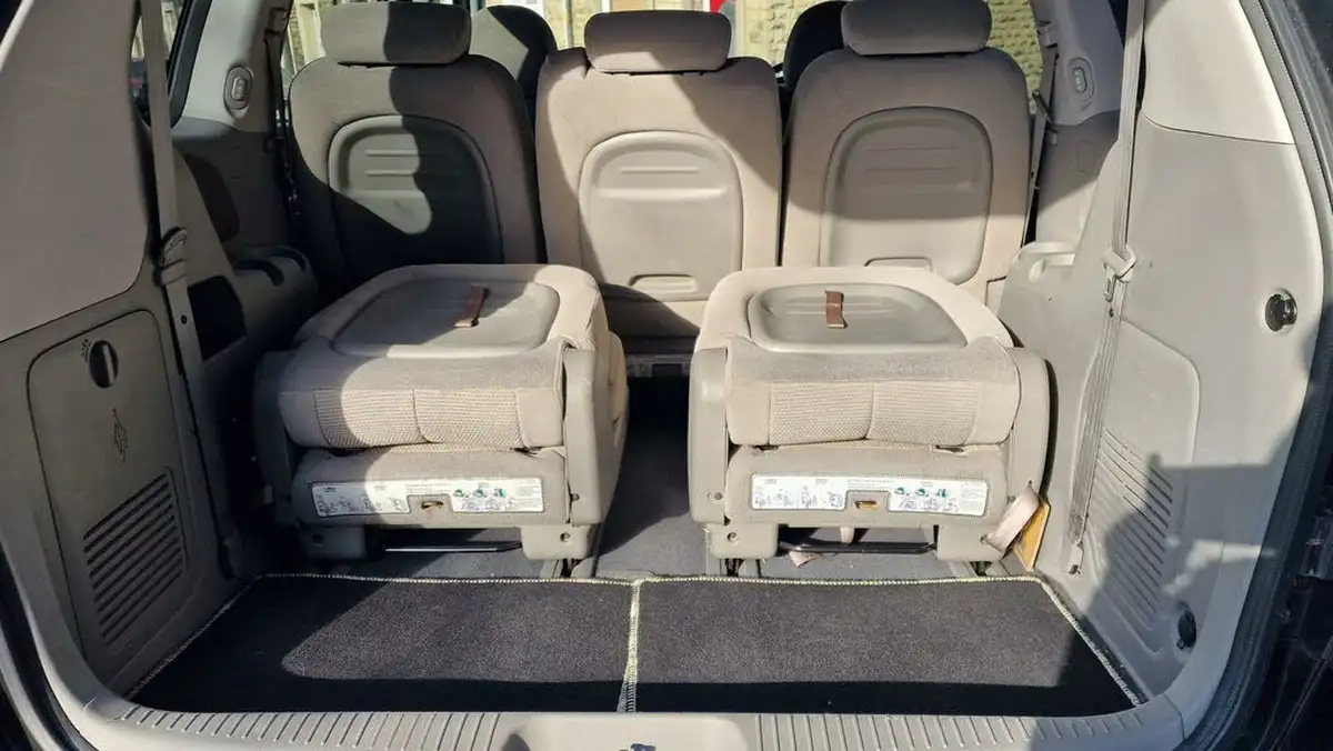 2008-kia-sedona-29td-ls-auto-band-f-big-31