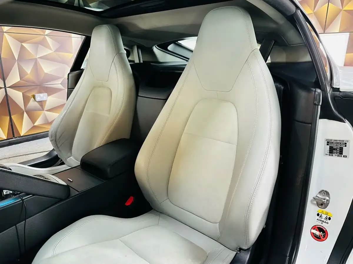 2014-jaguar-f-type-30-v6-coupe-quickshift-big-11