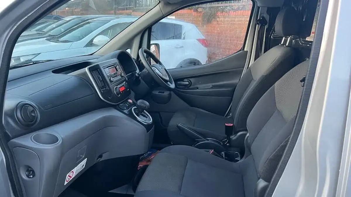 2020-nissan-env200-e-acenta-panel-van-auto-big-12