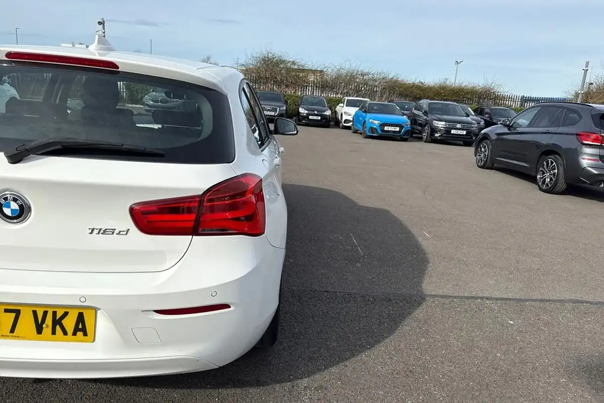 2018-bmw-1-series-15td-116d-se-business-5d-big-34