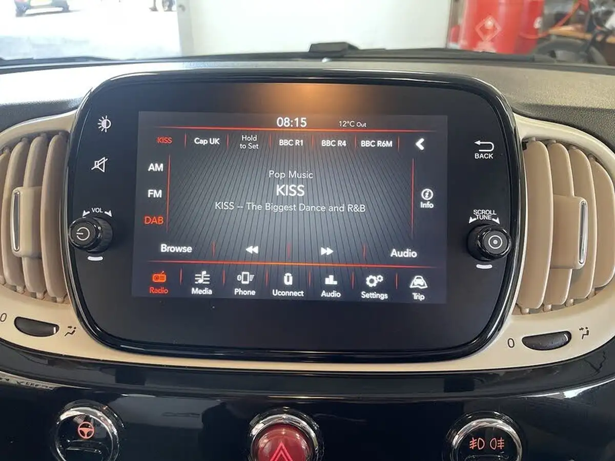 2020-fiat-500-12-lounge-big-14