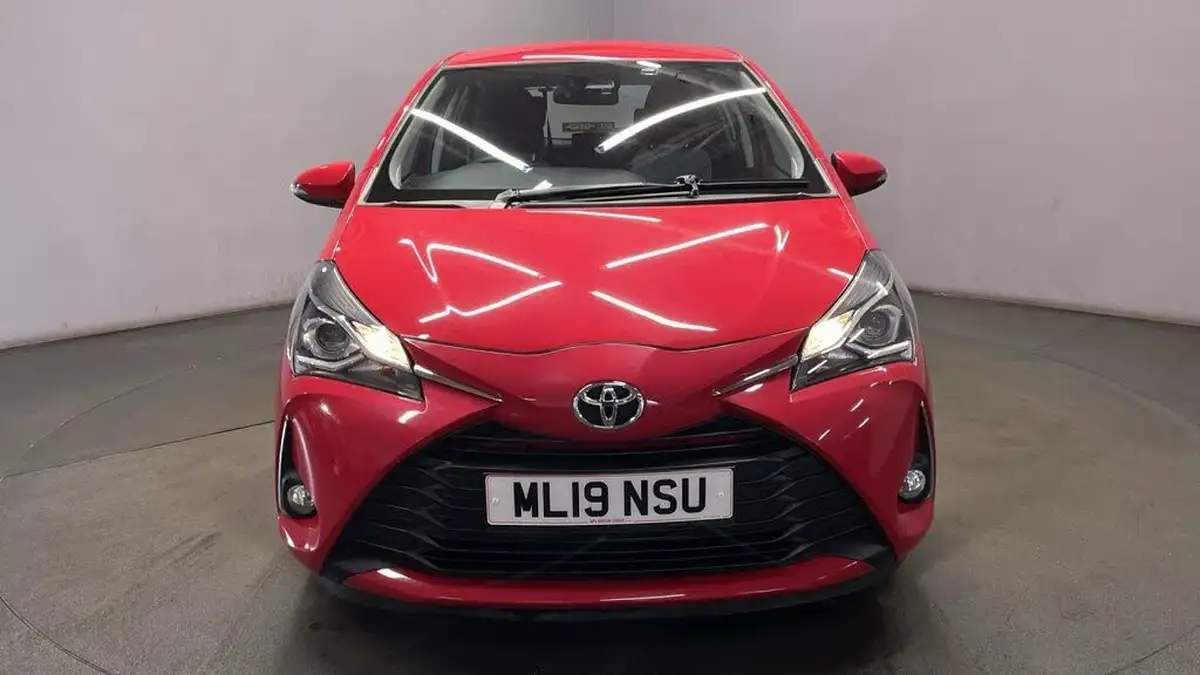 2019-toyota-yaris-15-vvt-i-icon-tech-111bhp-1496cc-cvt-big-9