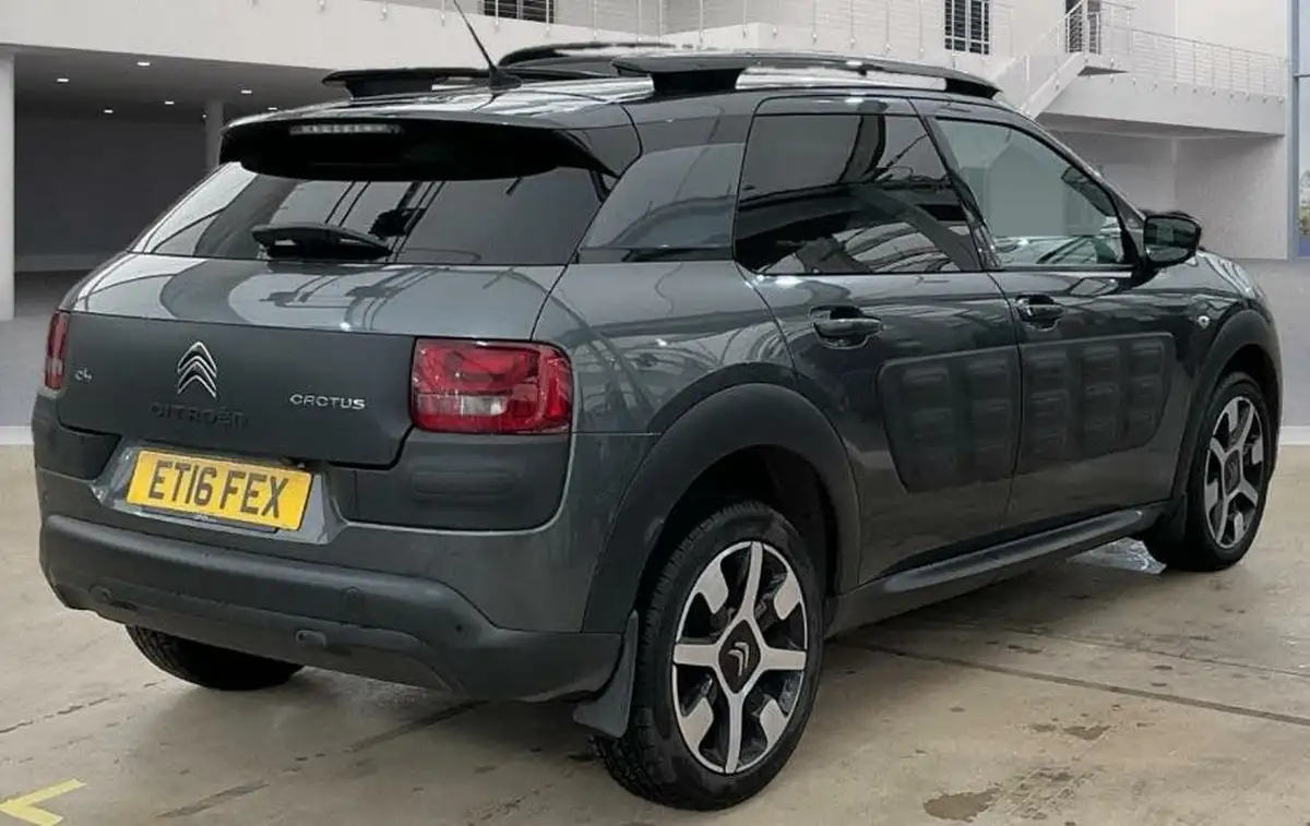 2016-citroen-c4-cactus-16bluehdi-flair-ss-etg6-big-1