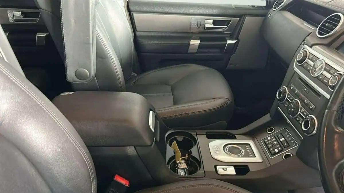 2015-land-rover-discovery-4-30-sd-v6-se-tech-big-34