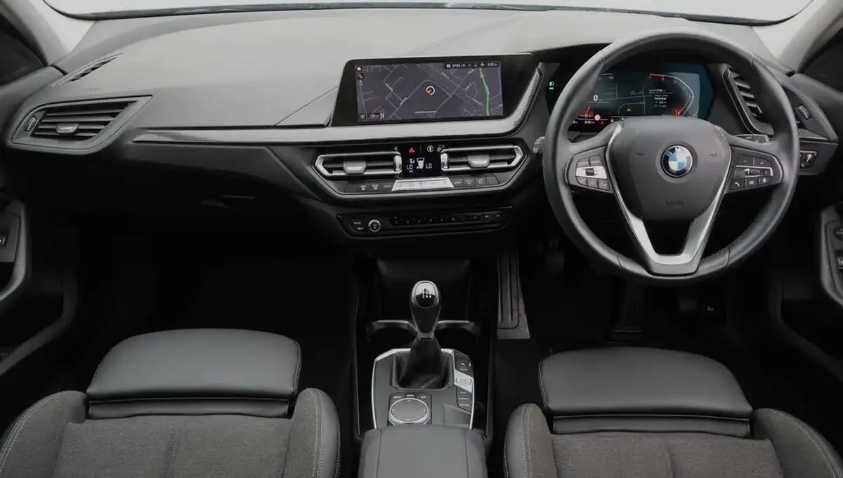 2021-bmw-1-series-15-118i-sport-lcp-big-13
