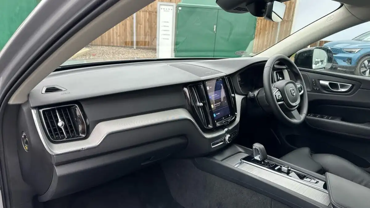 2023-volvo-xc60-20td-b4-plus-big-3