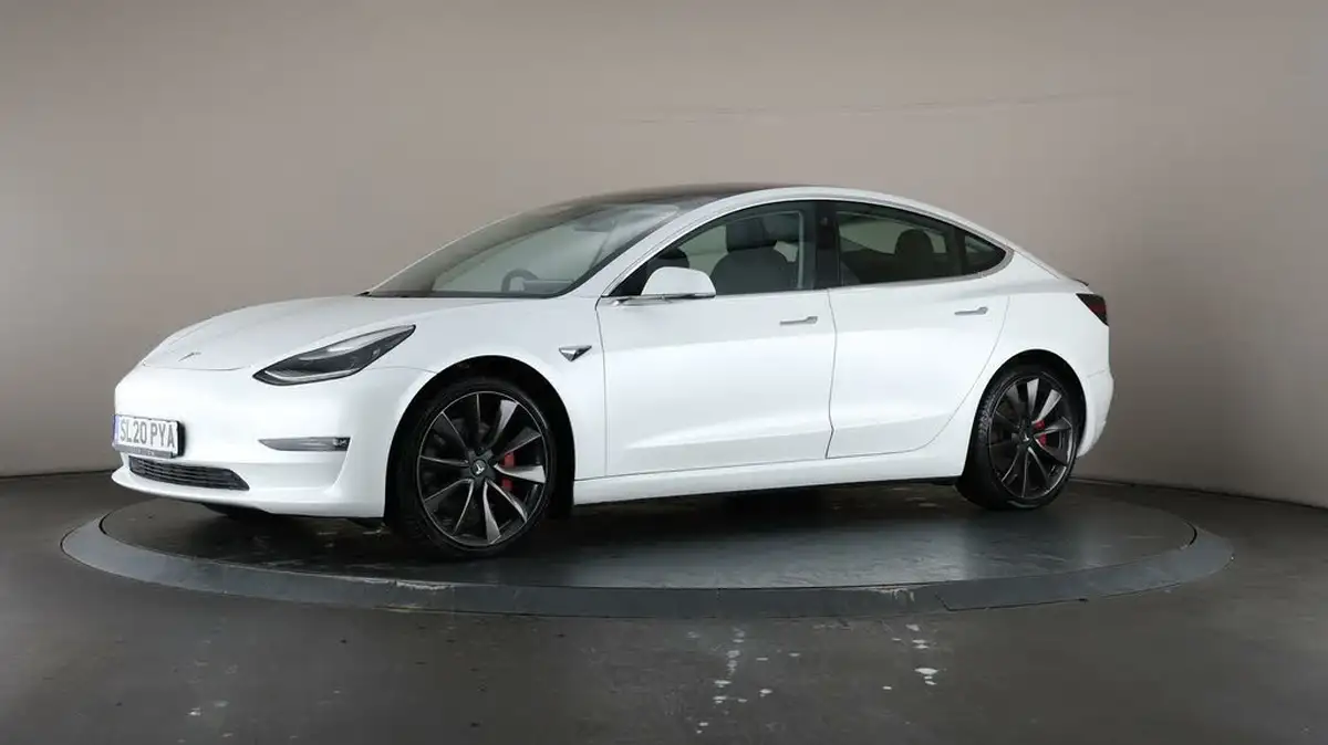 2020-tesla-model-3-e-performance-big-32