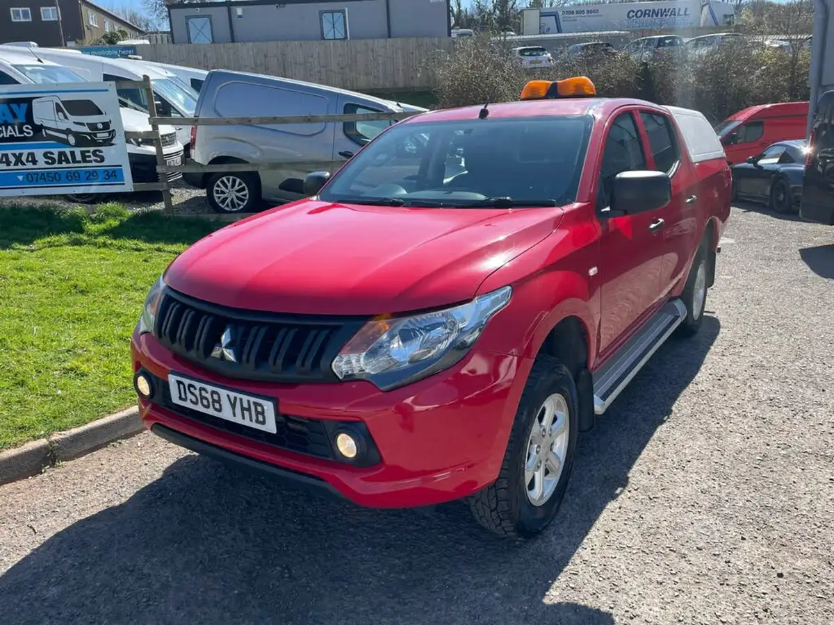 2018-mitsubishi-l200-24di-d-4life-eu6b-double-pickup-big-1