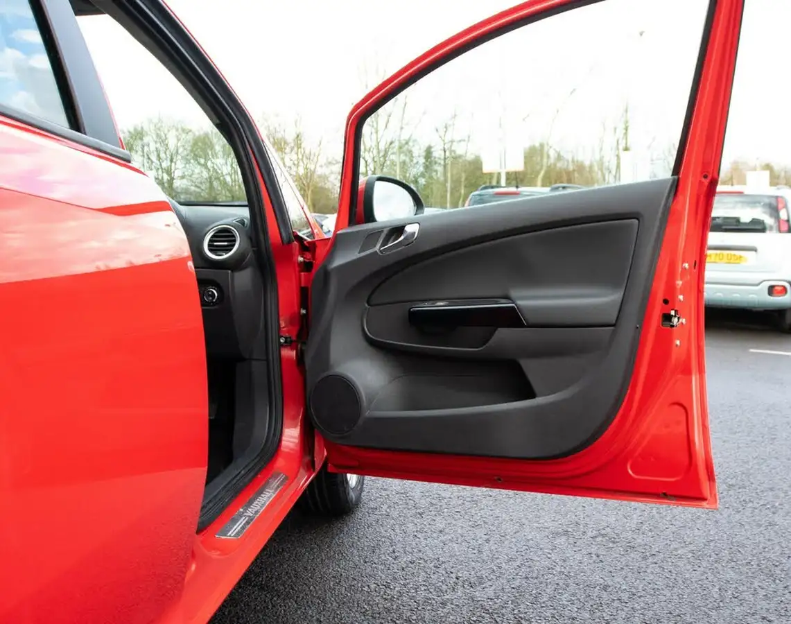2013-vauxhall-corsa-14-se-100ps-ac-5d-1398cc-auto-big-13