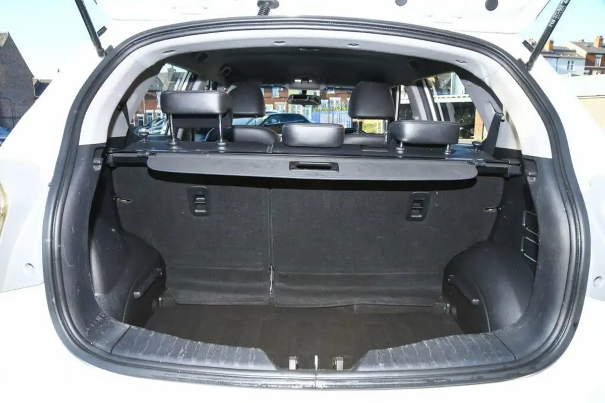 2015-kgm-ssangyong-tivoli-16-ex-big-7