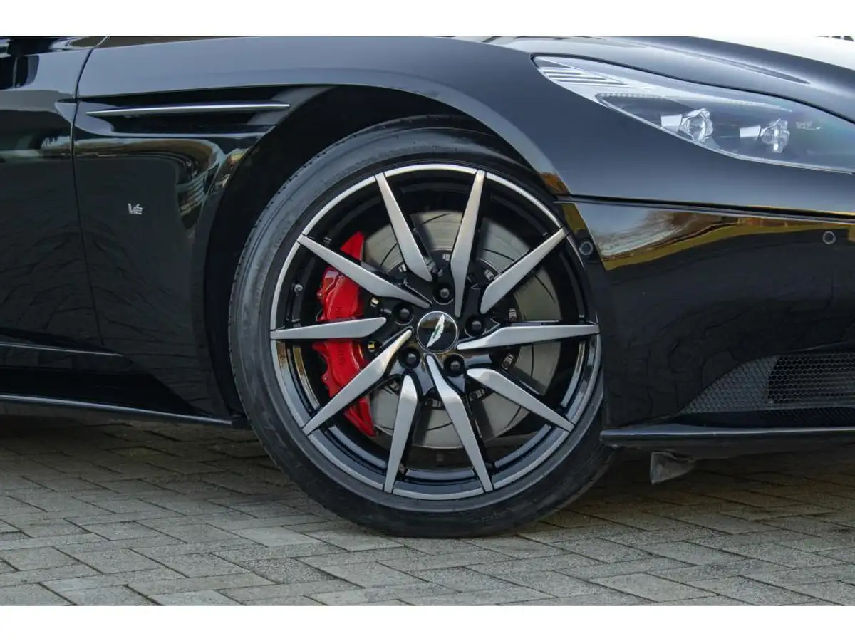 2016-aston-martin-db11-52-v12-launch-edition-big-3