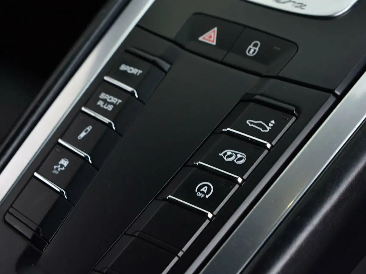 2015-porsche-911-34-carrera-black-edition-coupe-pdk-big-20